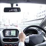 ハイエースにDVDモニターを取り付けてもらう場合、おいくらくらいかかりますか?工賃込みで。 何もついていないハイエースにDVDプレイヤーとモニター(運転席と助手席間)に取り付けてもらう場合です。