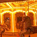 ディズニーのパレードのハーモニーインカラーで、ズートピアのフロートが自分のいる場所にくる前から長い時間見られて、ニックが見やすいおすすめの場所はどこでしょうか。 座り見最前列でなくてもいいのですが、場所取りは30分前では遅いですか?11月9日に行く予定です。