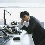 コンプライアンスに詳しい人に質問です 僕の親が30年くらい前に 付き合いがあった知人がノルマをこなすためと言う理由で使いもしない電子ピアノを強制購入したんです 今同じことしたら即座に問題になりますよ 今だったら「あの会社は社員研修を怠っているのか?」 って言われますか?