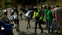 La decimotercera etapa de La Vuelta 2025 sufrió este viernes una interrupción cuando, a falta de 12,1 kilómetros para la meta, un grupo de personas irrumpió en la carretera para protestar contra la presencia del equipo Israel Premier Tech en la ronda española y en apoyo a la causa palestina.En el momento del incidente, marchaban en fuga el ecuatoriano Jefferson Cepeda (Movistar Team), el luxemburgués Bob Jungels (Ineos Grenadiers) y el kazajo Nico Vinokourov (XDS Astana), muy cerca del inicio del ascenso al Angliru, final de la etapa.