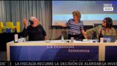 El escándalo que involucra a José Luis Ábalos, Koldo García y Santos Cerdán sigue generando máxima tensión mediática y política en España. La decisión judicial de no enviar a prisión al exministro socialista ha generado indignación en amplios sectores de la opinión pública y ha ocupado buena parte de las tertulias políticas, incluyendo la edición especial de Hoy por Hoy desde Aranda de Duero. Durante la emisión la Cadena Ser, los ctertulianos Javier Aroca y Berna González Harbour analizaron los motivos por los cuales el juez no ha ordenado el ingreso en prisión de Ábalos. Coincidieron en que no se cumplen los requisitos legales para ello, subrayando que no se ha perdido el escaño ni existen fundamentos jurídicos sólidos para la medida. Sin embargo, unas declaraciones de González Harbour, quien calificó de "depravado" el comportamiento de los implicados, generaron un fuerte cruce de palabras. La tensión escaló hasta el punto de que Ángels Barceló intentó calmar la situación sin éxito. Finalmente, González Harbour abandonó el programa tras lanzar los cascos sobre la mesa. El caso Ábalos sigue alimentando la polarización política y mediática, mientras crece la presión pública sobre el PSOE.