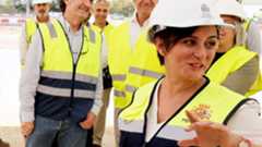 La portavoz de Sumar en el Congreso, Verónica Barberó, instó este martes a la ministra de Vivienda, Isabel Rodríguez, a adoptar "medidas serias" y "valientes" para atajar la crisis de acceso a este bien esencial, y le invitó a dimitir si "no termina de asumirlo" para "dejar paso a quien sí está dispuesto a hacerlo".