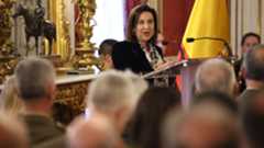 La ministra de Defensa, Margarita Robles, ha manifestado este jueves que el Gobierno de España no descarta participar en una misión internacional de vigilancia en Groenlandia. Esta posibilidad surge como respuesta directa a las recientes amenazas del presidente de Estados Unidos, Donald Trump, quien ha insistido en su pretensión de anexionarse dicho territorio alegando razones de "seguridad" frente a la presencia de Rusia y China en el Ártico.