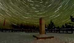 Las estrellas brillantes suspendidas en un cielo despejado en la aldea de Qiqian, en Mongolia, es un auténtico espectáculo visual.