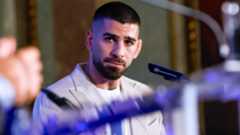 El campeón del mundo del peso ligero de la Ultimate Fighting Championship (UFC) o artes marciales mixtas, el español Ilia Topuria, retó este martes al boxeador estadounidense Terence Crawford a combatir sobre un cuadrilátero y se mostró convencido de que el resultado sería de victoria a su favor.