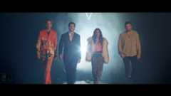 La premisa de La Voz sigue siendo la misma: cuatro artistas consagrados permanecen de espaldas mientras un concursante trata de convencerles solo con su voz. Si alguno se da la vuelta, significa que lo quiere en su equipo, y será entonces el aspirante quien deba decidir a qué equipo unirse.Este viernes 19, a las 22:00, Antena 3 estrena La Voz 2025. Para Eva González, el formato no pierde frescura: "Cada vez es distinto, incluso la reacción de los coaches o de las familias".La nueva temporada regresa tras cerrar la anterior edición como líder de audiencia, con un 13,5% de cuota de pantalla y una media de 1.143.000 espectadores.Entre las novedades de La Voz 2025 destaca la incorporación de dos nuevos coaches: Mika y Sebastián Yatra, que se suman a Malú y Pablo López en las sillas giratorias del concurso musical.