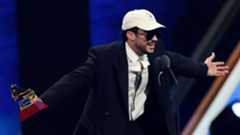 El cantante puertorriqueño Bad Bunny acrecentó su leyenda al conseguir por primera vez en su carrera el codiciado Latin Grammy a Álbum del Año por DeBÍ TiRAR MáS FOToS. Aunque era el gran favorito, nominado a 12 premios, la gloria de la noche se repartió, y el artista boricua regresó con un total de cinco galardones