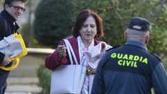 El Gobierno ha elegido a Teresa Peramato Martín (Salamanca, 1962) como propuesta para convertirse en la nueva fiscal general del Estado, en sustitución de Álvaro García Ortiz. El Consejo de Ministros iniciará este martes el procedimiento formal para su nombramiento, impulsado por el ministro de la Presidencia, Justicia y Relaciones con las Cortes, Félix Bolaños.Con esta decisión, el Ejecutivo apuesta por una línea continuista dentro de la Fiscalía, ya que Peramato mantiene una estrecha relación profesional con sus dos predecesores: García Ortiz y Dolores Delgado, quienes la impulsaron a la máxima categoría de la carrera fiscal como fiscal de Sala. Al igual que ambos, Peramato pertenece a la Unión Progresista de Fiscales (UPF), asociación que llegó a presidir.Durante el juicio por la filtración de datos del novio de Isabel Díaz Ayuso, Peramato formó parte del equipo de fiscales de Sala que acompañó a García Ortiz, mostrando el alto grado de confianza interna en su labor.Con una trayectoria de 35 años de carrera, Peramato es actualmente fiscal de Sala Jefa de la Sección Penal del Tribunal Supremo y también Fiscal de Sala Delegada para la Protección de las Víctimas en el proceso penal. Reconocida por su perfil feminista y progresista, su nombramiento refuerza la continuidad del proyecto del Ministerio Público.