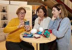 Tres participantes en un proyecto artístico sobre el edadismo, en Palencia, el año pasado.