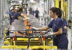 Los grandes fabricantes dan un volantazo a su estrategia cero emisiones y pierden 46.000 millones