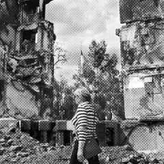 能登半島地震報道の背景に人物