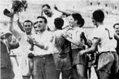 Foto di esultanza con Gipo Viani