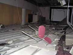 筆者が説明のため立っていた辺り(脱出の際に石こうボードを割った)