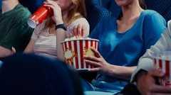 「図々しすぎ！」映画館で席交換を迫られた女性の投稿が大反響　“交換前提客”への違和感に共感殺到