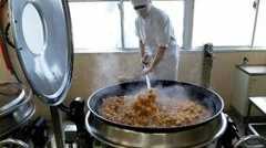 「宗教上の配慮」で給食の“いただきます”を廃止？ 福岡市で誤発注により2万食を廃棄？ 給食をめぐる炎上案件の真相を調査 