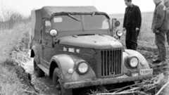 Ukraine: la Russie envoie ses soldats en première ligne dans des voitures datant des années 1950