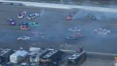 Najveći sudar u historiji sporta: Malo je nedostajalo da nijedan automobil ne dođe do cilja