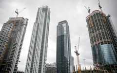 Construction of new high rises in Ramat Gan, March 14, 2024. (Miriam Alster/FLASH90)