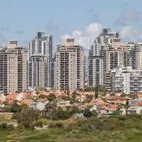 View of the Ramat Poleg neighborhood in Netanya, April 5, 2025. (Dor Pazuelo/Flash90)