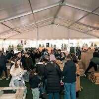 Volunteers working at the new Masbia Relief Annex at Congregation Shearith Israel on Nov. 27, 2025. (Stefano Giovannini via JTA)