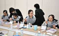 化粧でおしゃれ度アップ　資生堂、掛川特支校の生徒を招待