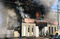 岐阜県関市の閉店したカフェレストランから出火　幹線道路沿い、けが人なし　