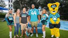 2024 Pawtagraphs with a Player