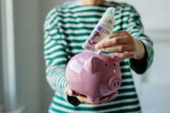 Researchers asked 44 participants to split an amount of money between themselves and an anonymous partner