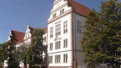 Gebäudeansicht Gymnasium - Humboldt-Schule