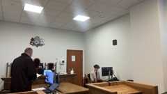 Vairāk nekā 40 cietušo. Jau gadiem tiesā senioru apkrāpšanā apsūdzēto Dairi Ābolu