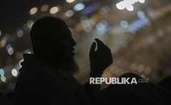 Umat Islam berdoa (ilustrasi).