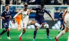 Лига 1. Ланс уверенно разгромил аутсайдера и единолично возглавил турнирную таблицу