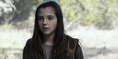 Charlie from Fear the Walking Dead, looking scared, bag over her arm.