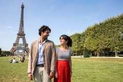 Guida Astrologica Per Cuori Infranti. (L to R) Michele Rosiello as Davide, Claudia Gusmano as Alice in episode 204 of Guida Astrologica Per Cuori Infranti. Cr. Lucia Iuorio/Netflix &copy; 2022