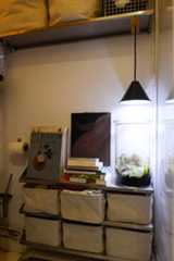 機能性と見た目の良さをかなえてくれるバスルームの収納も、もちろんエドワーさんがDIYでつくった（撮影／Manabu Matsunaga）