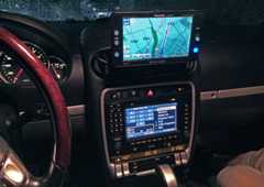 カイエンのオーディオシステム。カーナビは後付