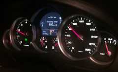 カイエンターボ、時速100km/hの回転数 1,800rpm(min)