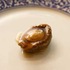 "Challenging New Frontiers in Chinese Cuisine: A Simple Yet Beautiful Masterpiece"