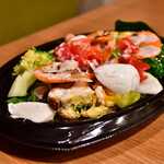 アズーリ - 【Uber Eats利用】10品目の野菜たっぷりサラダ@1,070円