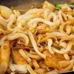 締めの焼きうどん（塩だれ・辛味噌ダレ・ニンニク醤油）