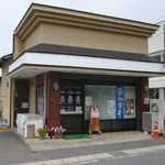 富永精肉店 - 駐車場は店舗横に５台前後あり