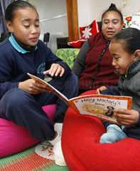 Children reading one of Lynley Dodd's celebrated Hairy Maclary books