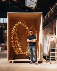 Jean-Michel Othoniel dans son atelier.