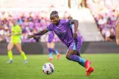 Image of Grace Chanda dribbling the ball.