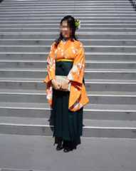Japanerin mit Kimono und Hakama