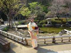 Eine Japanerin mit einem Homongi