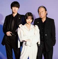 左からジェシー、趣里、古田新太