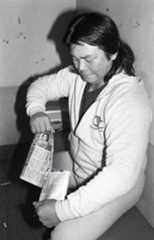 怒りの長州は専門誌を破り捨てた（１９８４年２月、大阪）