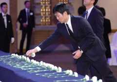 釜本邦茂さんのお別れの会で献花する森保一監督