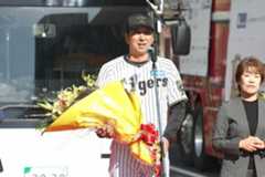 パレードに参加した藤川球児監督